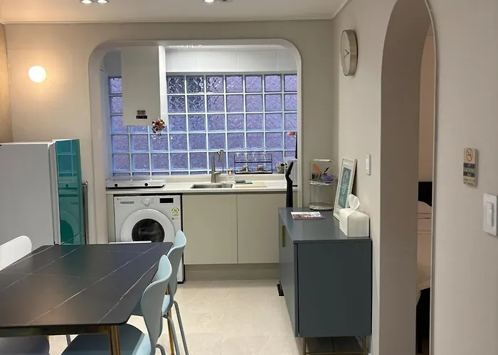 Apartment 학동 202
