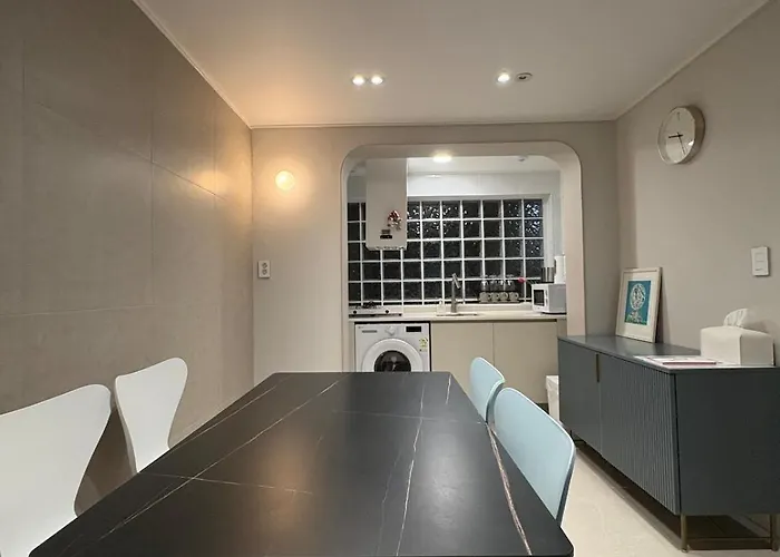 Apartment 학동 202